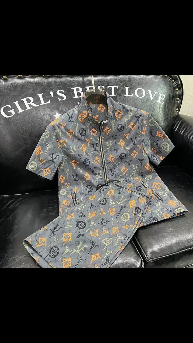 Tenue short 🩳 plus t-shirt 👕 LOUIS V