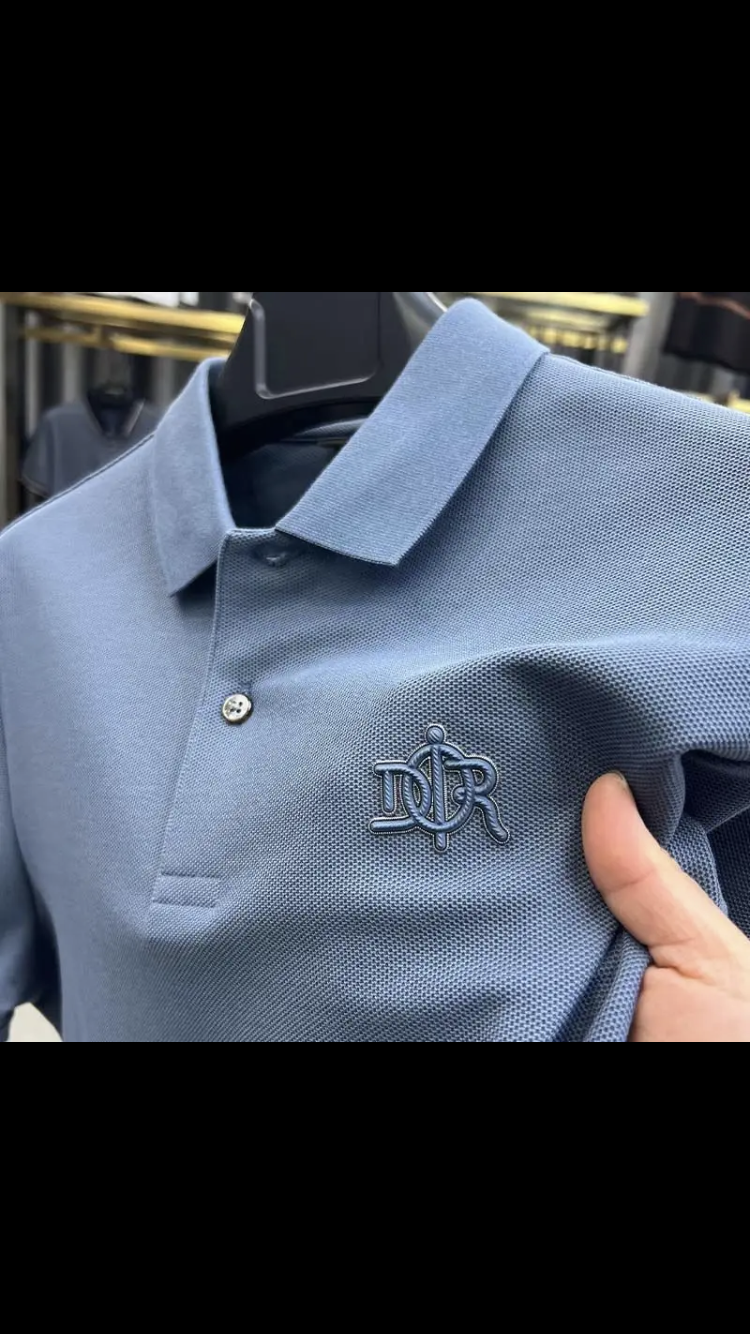 T-shirt 👕 dior bcp des couleurs