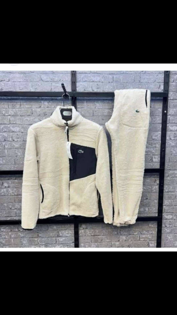 Ensemble Lacoste blanc et beige chic et moderne (aloucha)