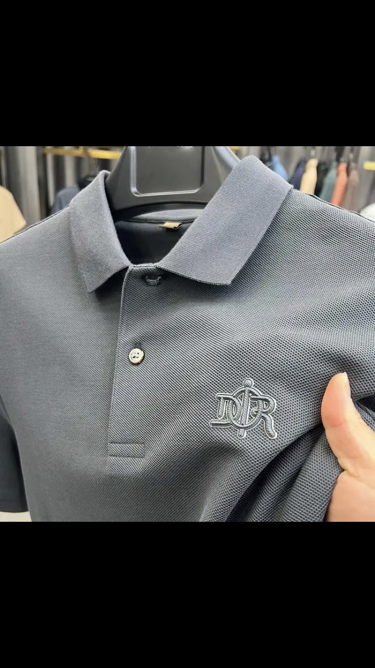 T-shirt 👕 dior bcp des couleurs